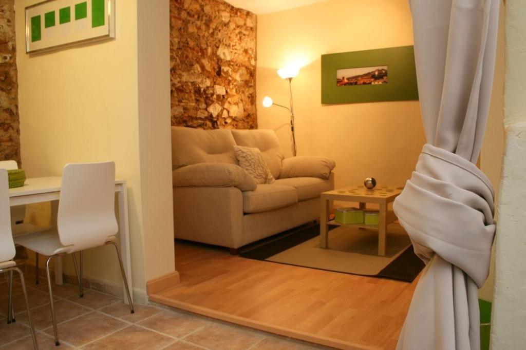 Apartamentos Caceres Bilik gambar