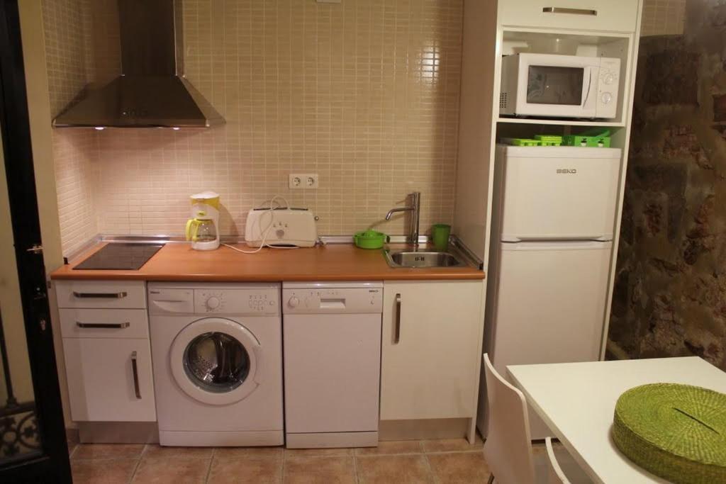 Apartamentos Caceres Bilik gambar
